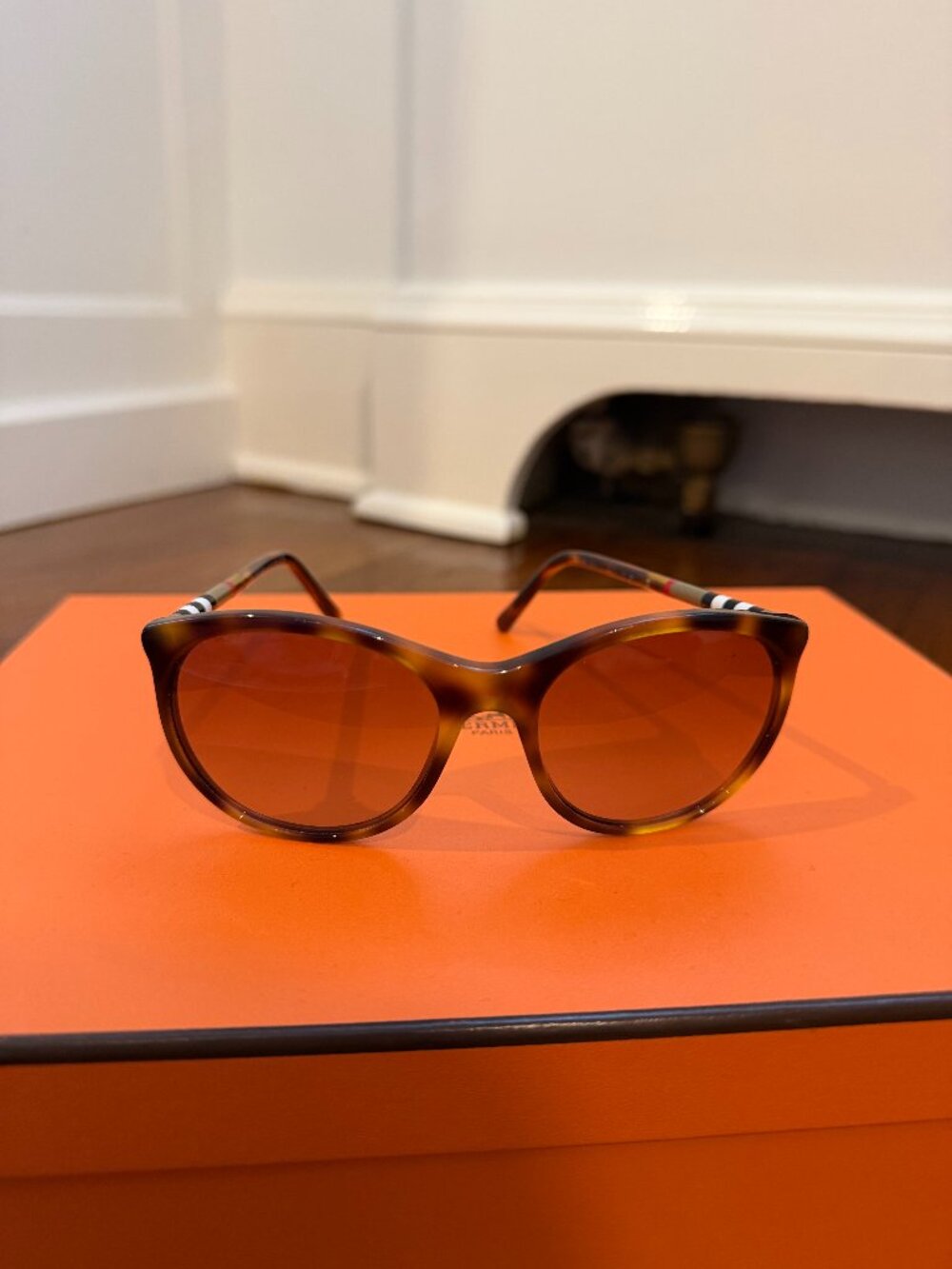 Burberry Tortoise Round Cat Eye Sunglasses Check Stripe Temples Brown Gradient